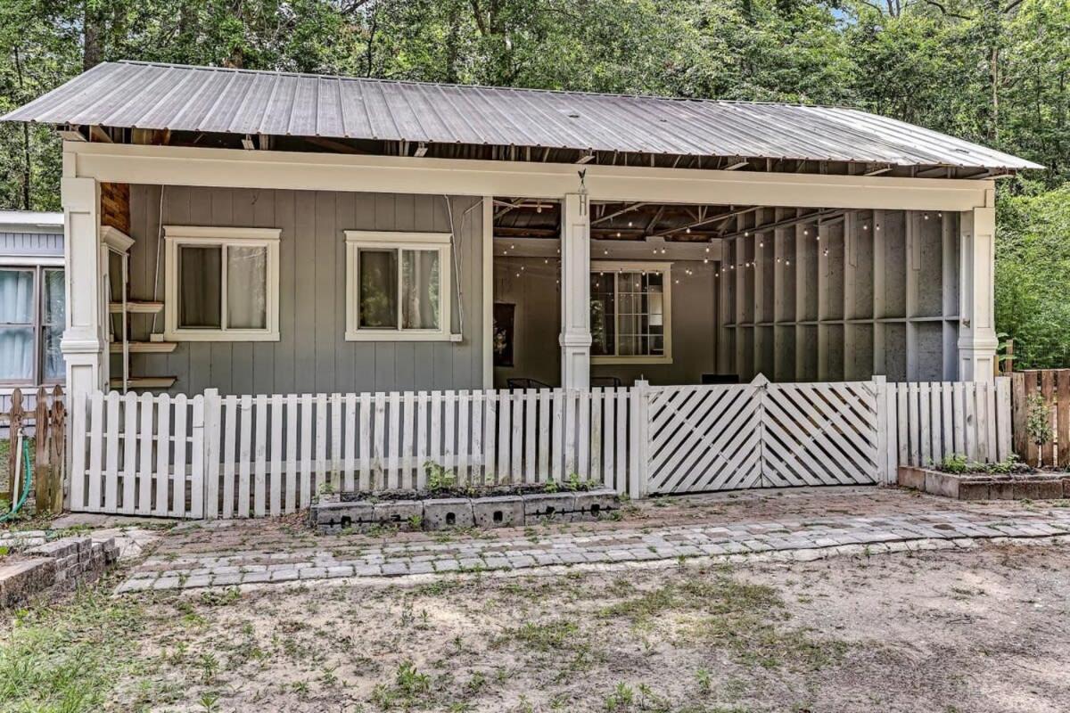 Sweet Sunny Retreat- Both Holiday home Savannah