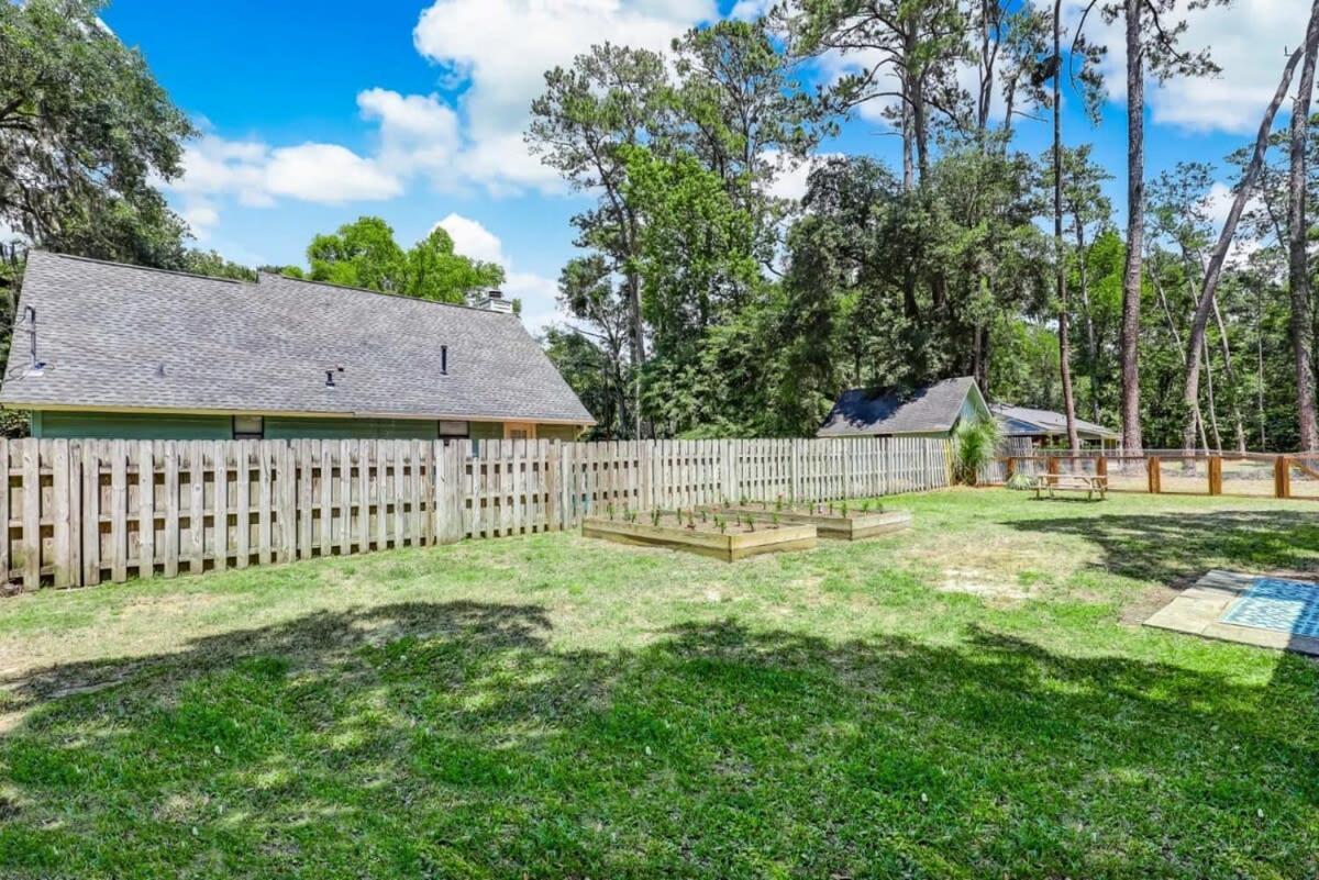 Humbly Happy On Hope Isle-island Feel-large Yard-private Savannah