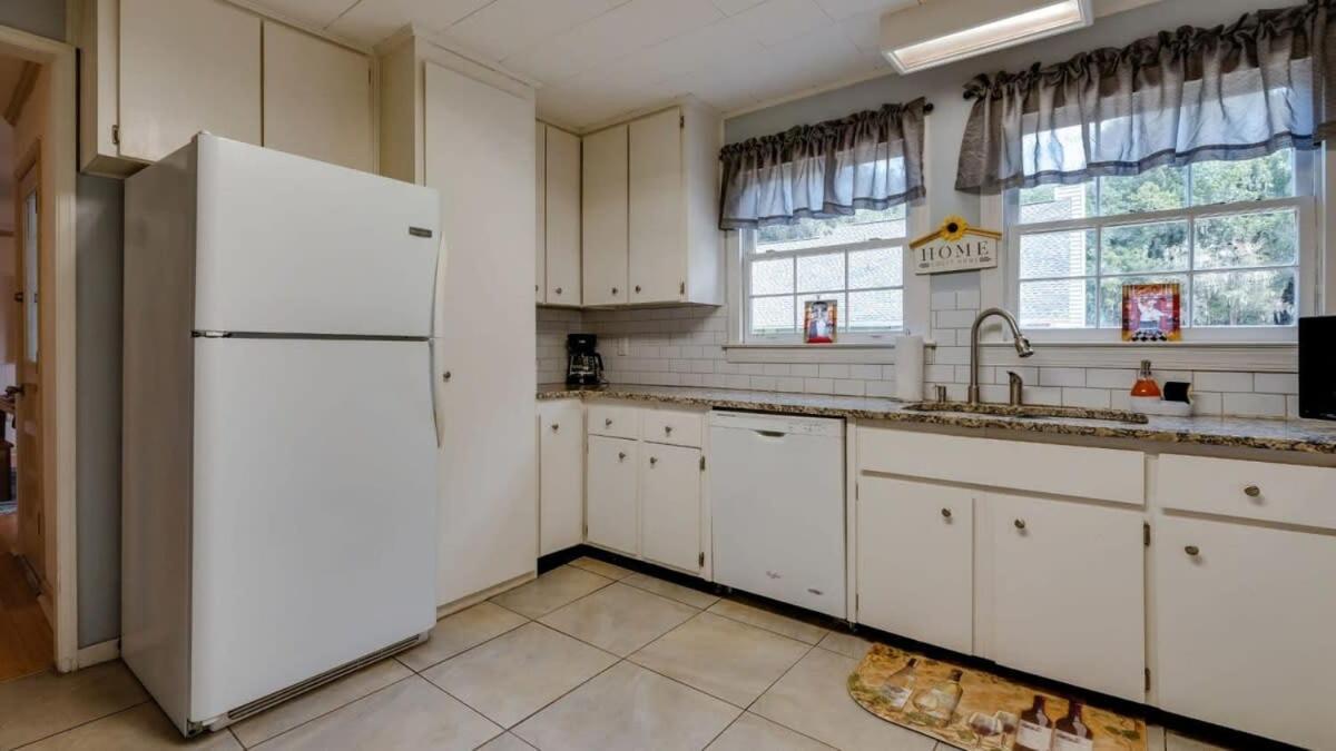 Humbly Happy On Hope Isle-island Feel-large Yard-private Holiday home