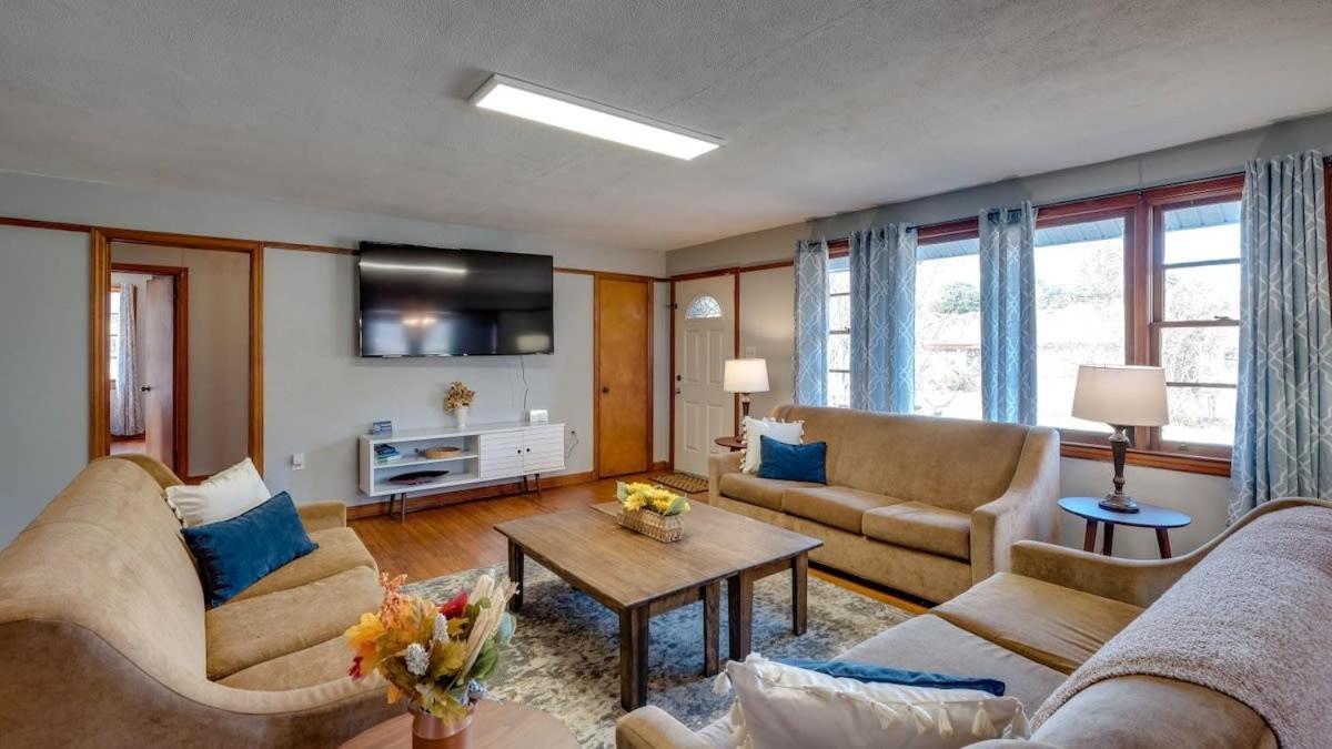 Totally Turquoise-retro Rainbow At Herb River #8 Holiday home