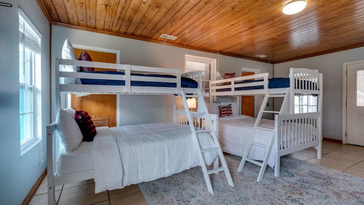 Totally Turquoise-retro Rainbow At Herb River #8 Holiday home *