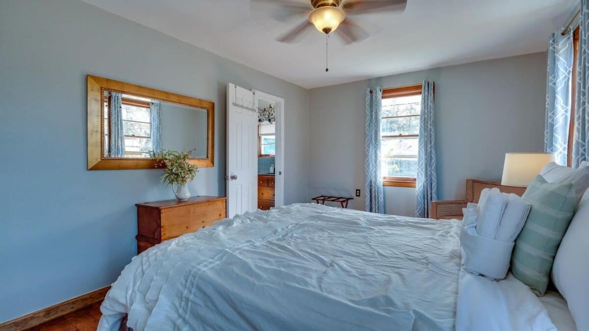 Totally Turquoise-retro Rainbow At Herb River #8 Holiday home Savannah