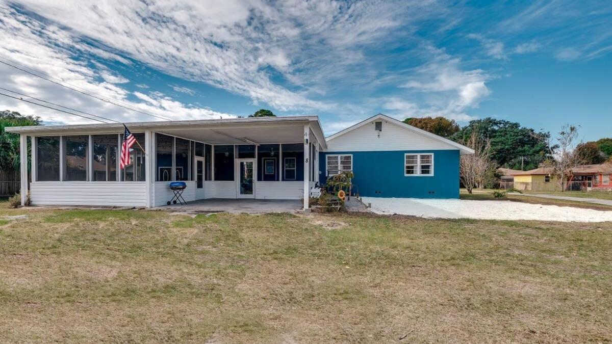 Totally Turquoise-retro Rainbow At Herb River #8 Holiday home *