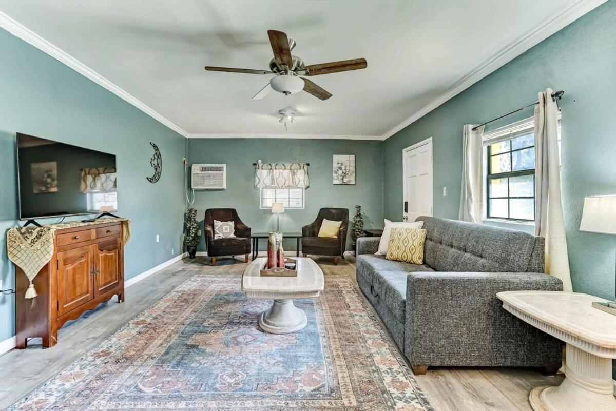 Holiday home Retro Rainbow At Herb River-canary #11 Savannah