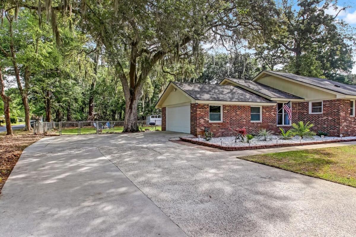 15 Mins To Tybee&downtown Fenced Yard & Firepit Holiday home