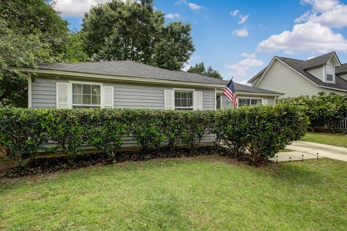 Holiday home Covered Patio & Fenced Yard Lovely In Laurelwood *