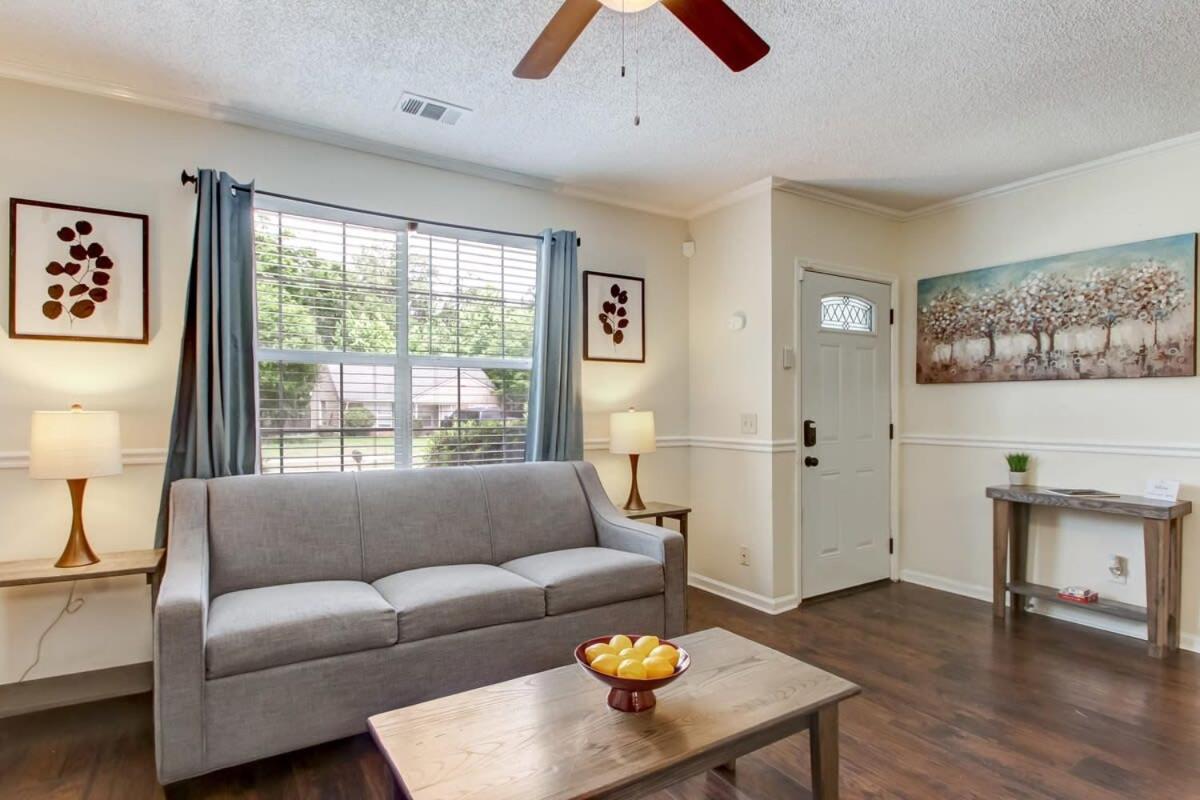 Covered Patio & Fenced Yard Lovely In Laurelwood *