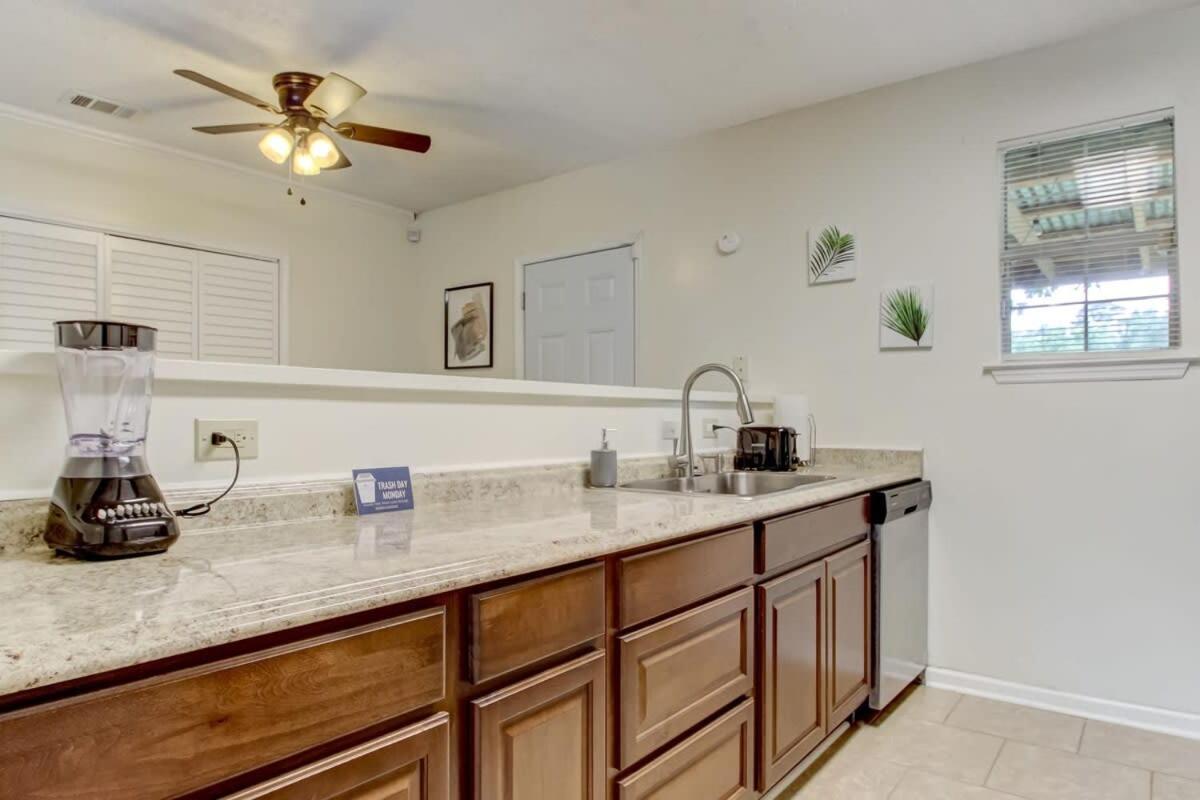 Covered Patio & Fenced Yard Lovely In Laurelwood Holiday home *