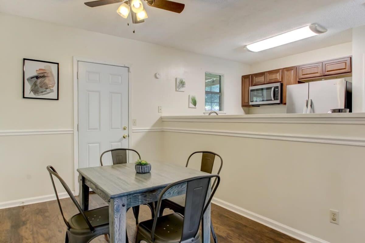Covered Patio & Fenced Yard Lovely In Laurelwood Holiday home