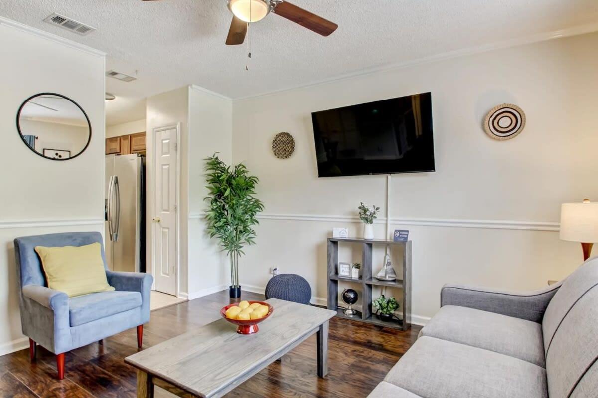 Covered Patio & Fenced Yard Lovely In Laurelwood *