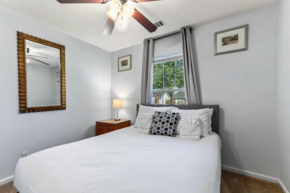 Holiday home 20 Mins To Dwtn & Airport- Sunny Soling Hideaway *