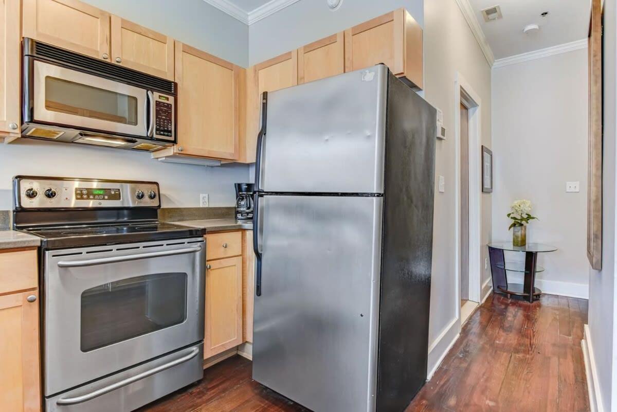 Apartment Loft Steps From River Street And Market