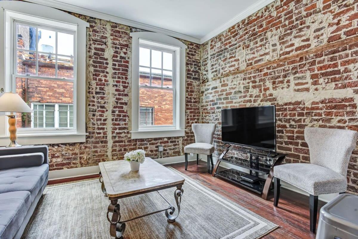 Loft Steps From River Street And Market