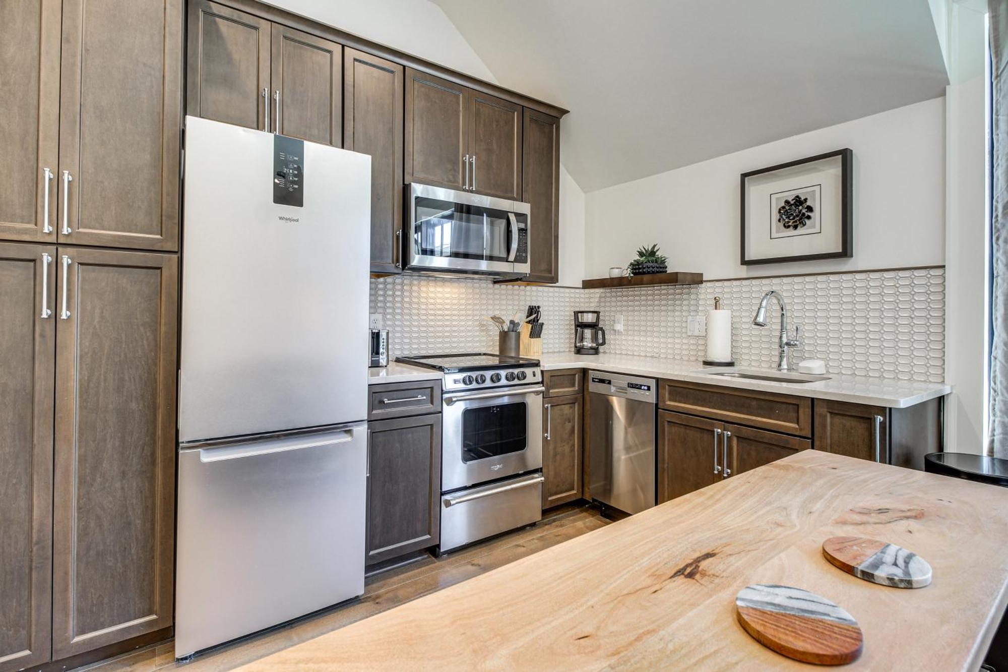 Apartment Lovely 1 Mi To Historic District!