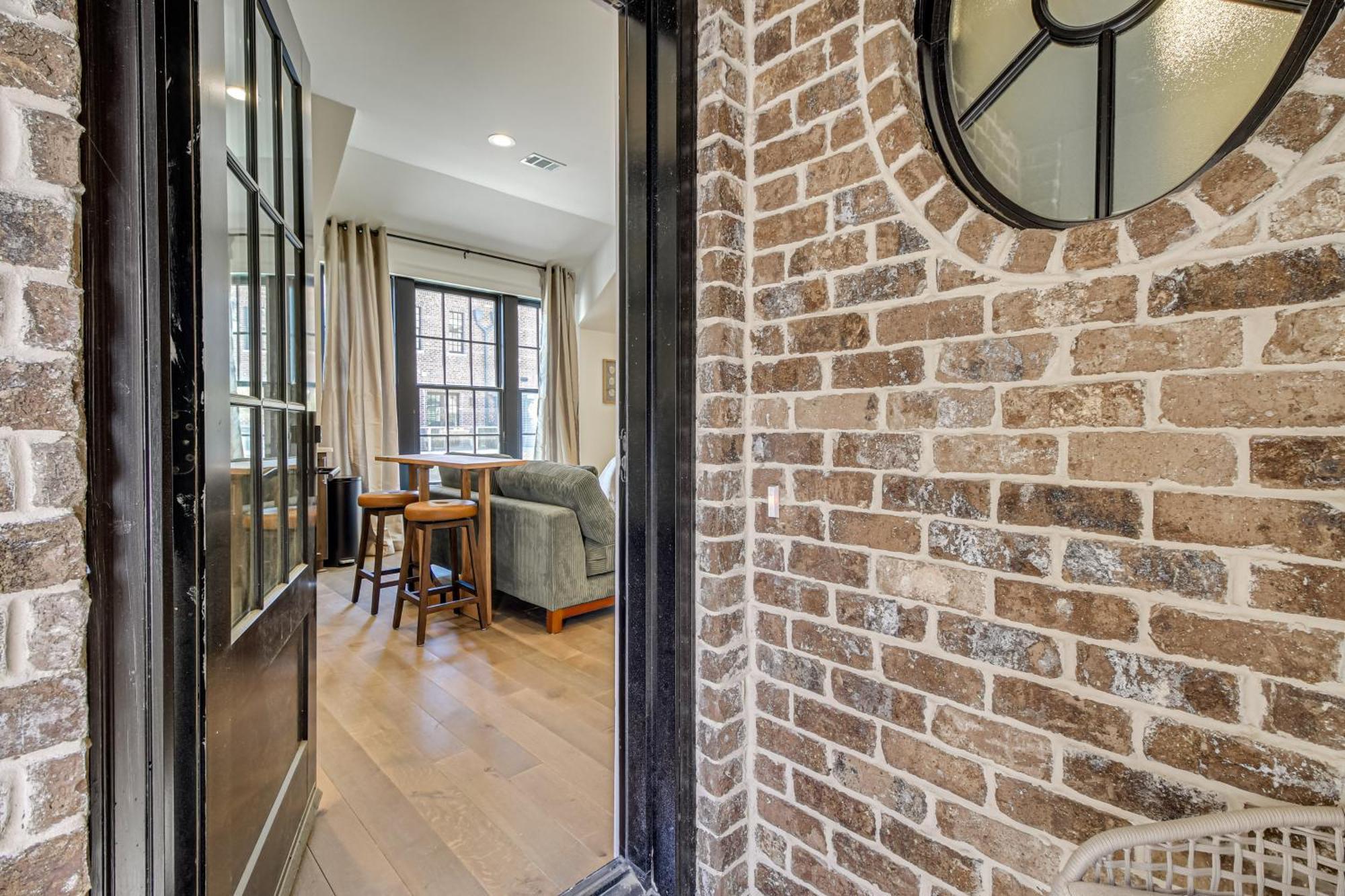 Apartment Lovely 1 Mi To Historic District! *