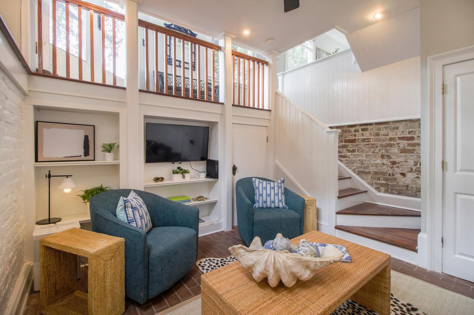 Walk To It In Downtown, Double King Beds Apartment Savannah