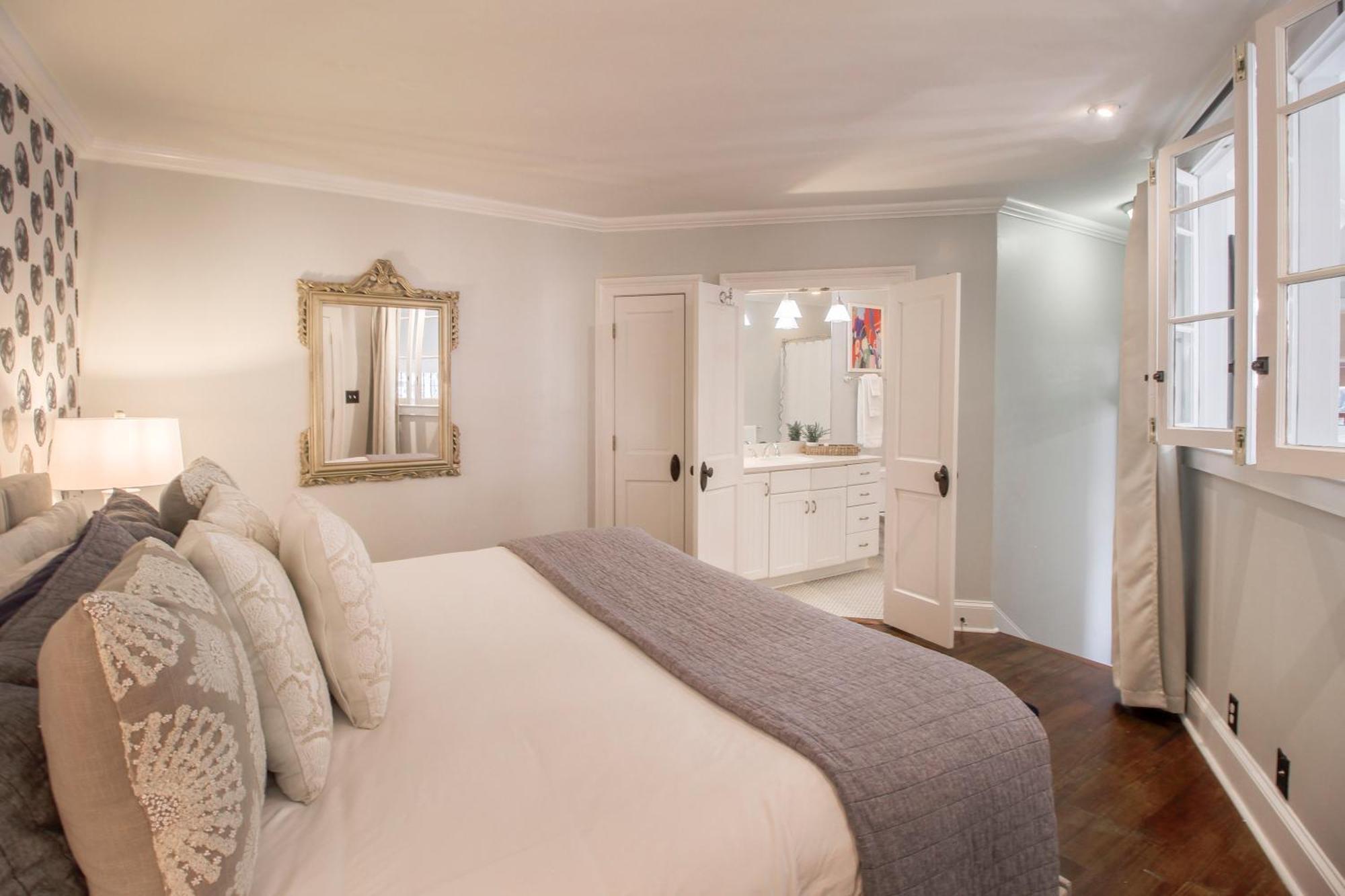 Walk To It In Downtown, Double King Beds *