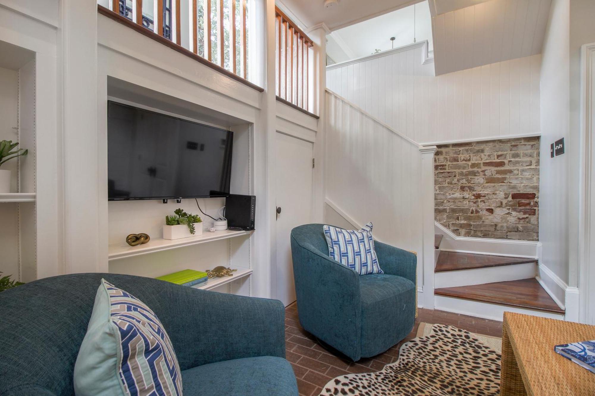 Walk To It In Downtown, Double King Beds * Savannah