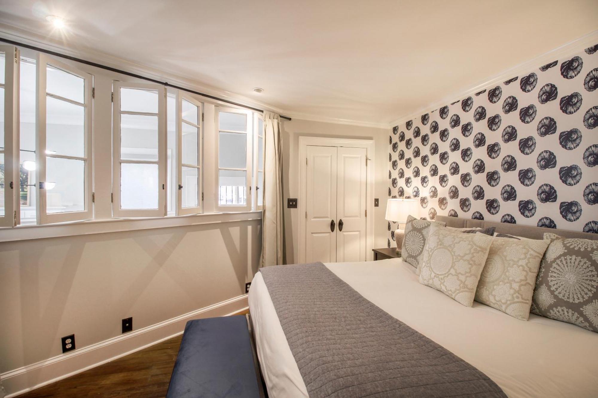 Walk To It In Downtown, Double King Beds *
