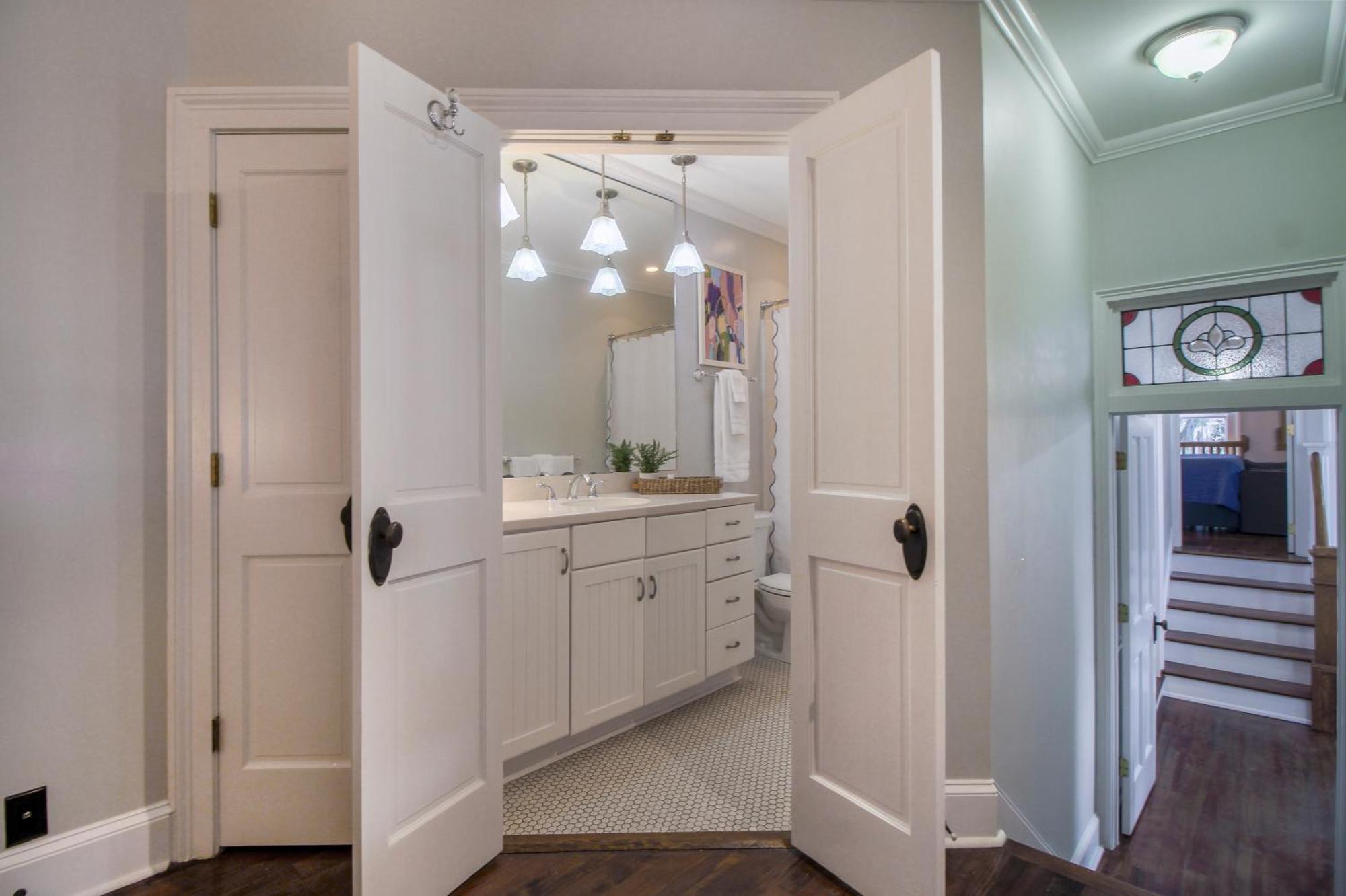 Apartment Walk To It In Downtown, Double King Beds *