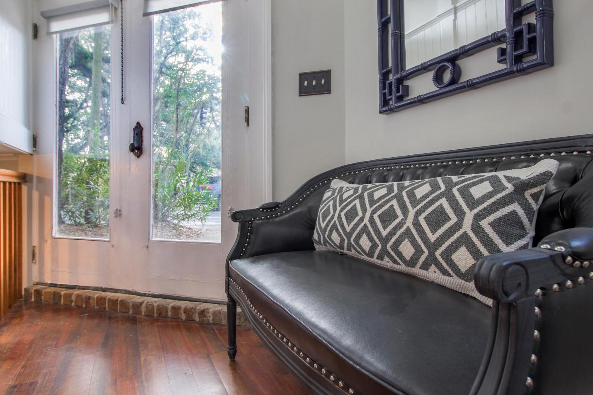 Walk To It In Downtown, Double King Beds * Savannah