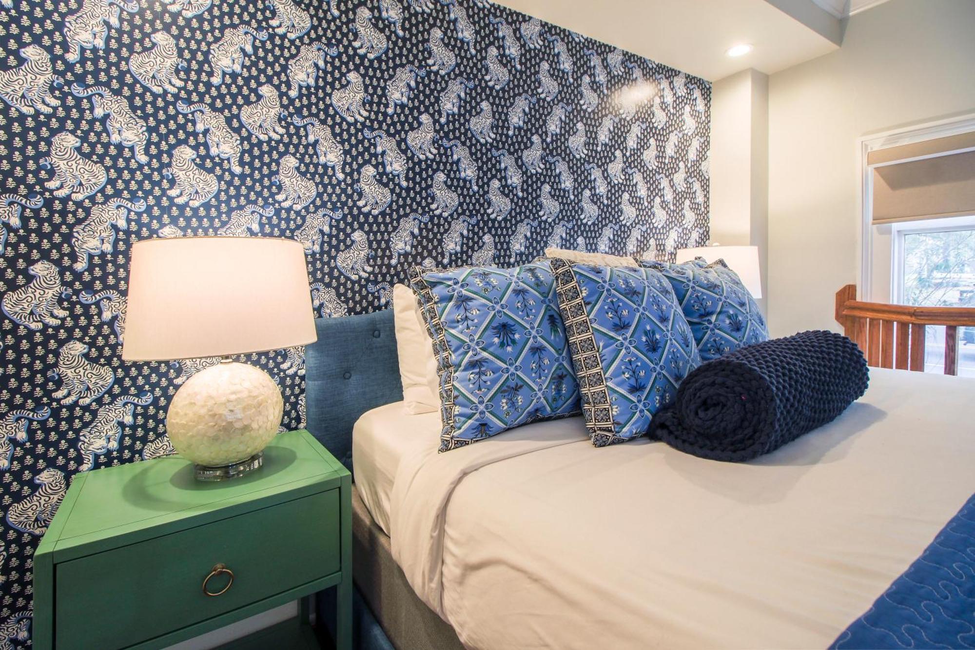 Walk To It In Downtown, Double King Beds * Savannah
