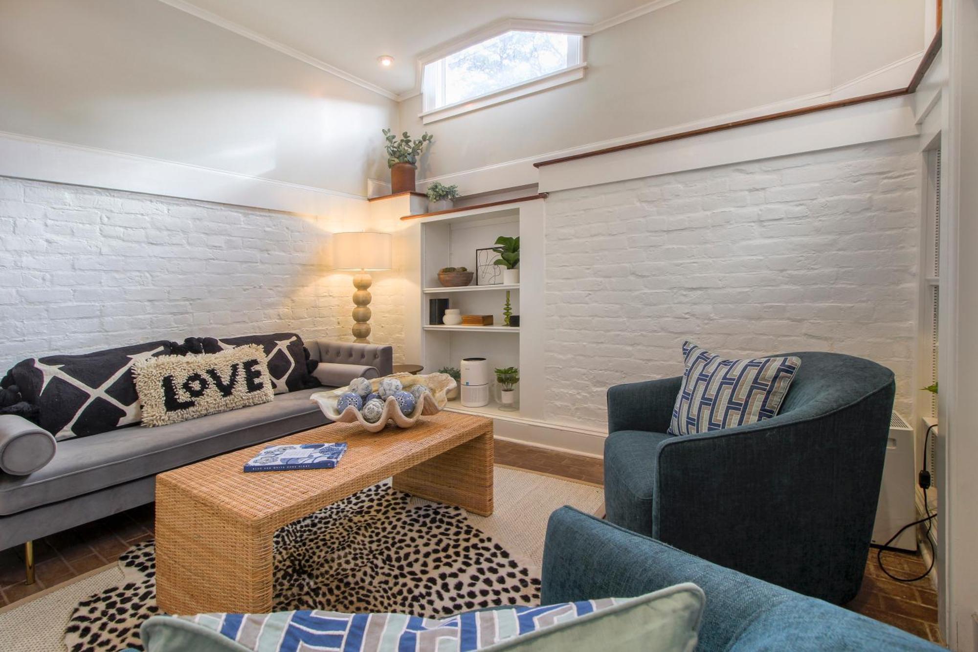 Walk To It In Downtown, Double King Beds * Savannah