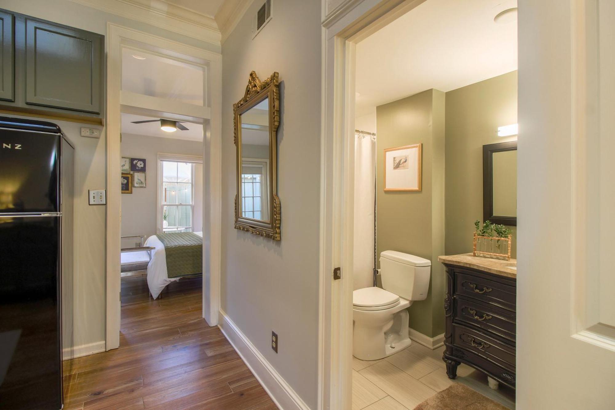 Private Patio Retreat In Charming Downtown Apartment Savannah