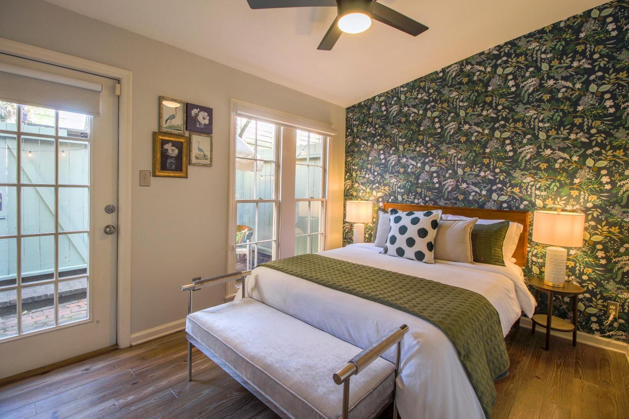 Private Patio Retreat In Charming Downtown Savannah