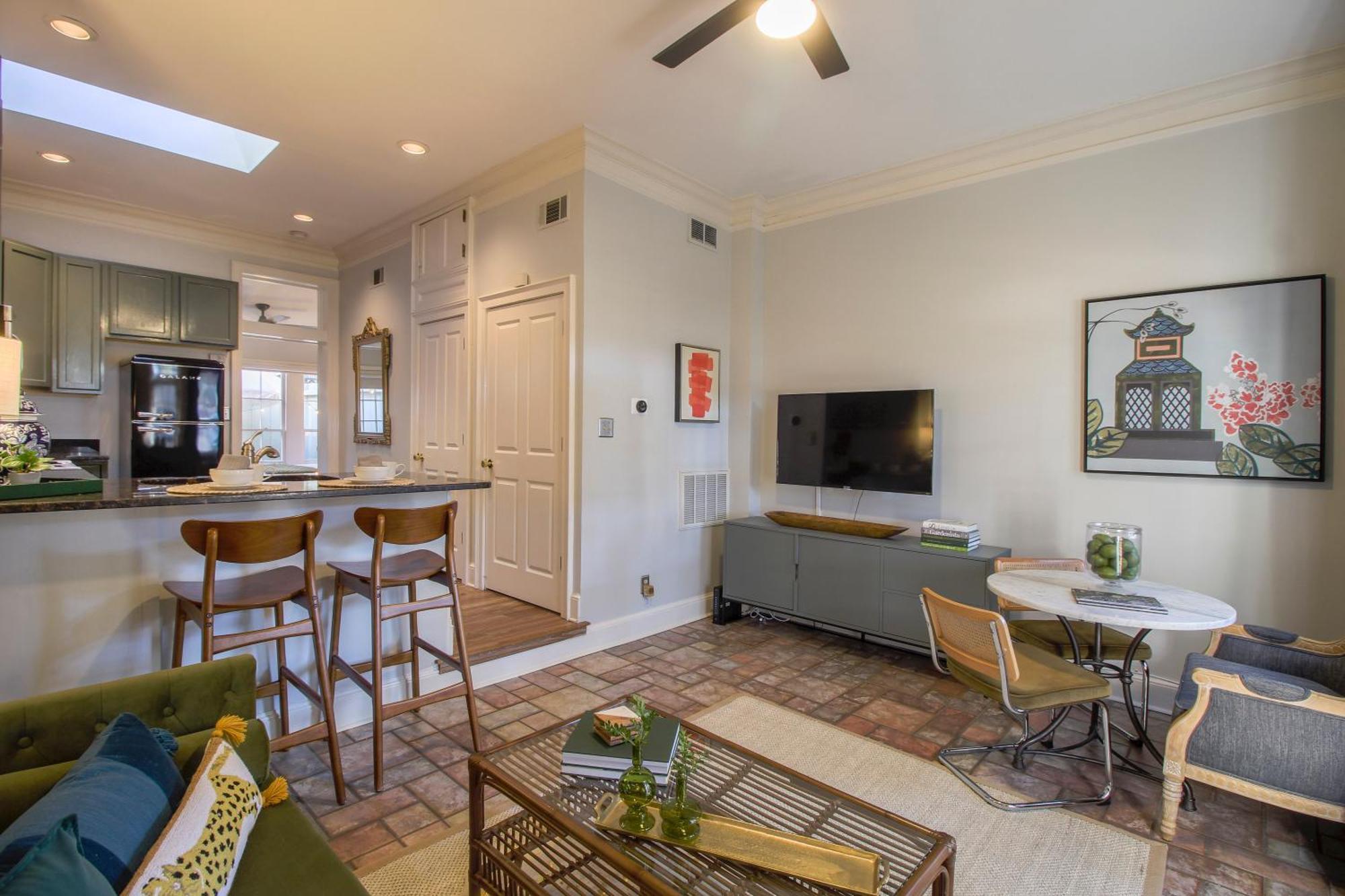 Private Patio Retreat In Charming Downtown Apartment