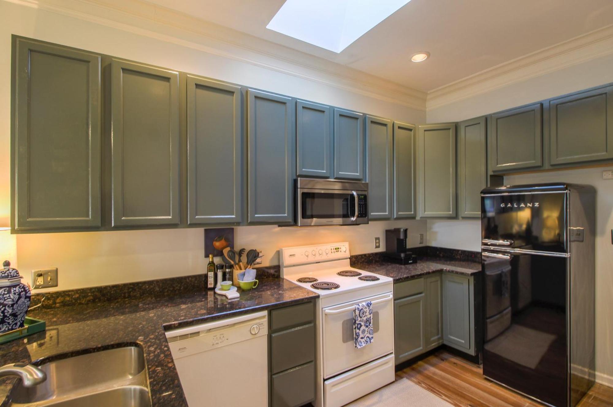 Private Patio Retreat In Charming Downtown Apartment *