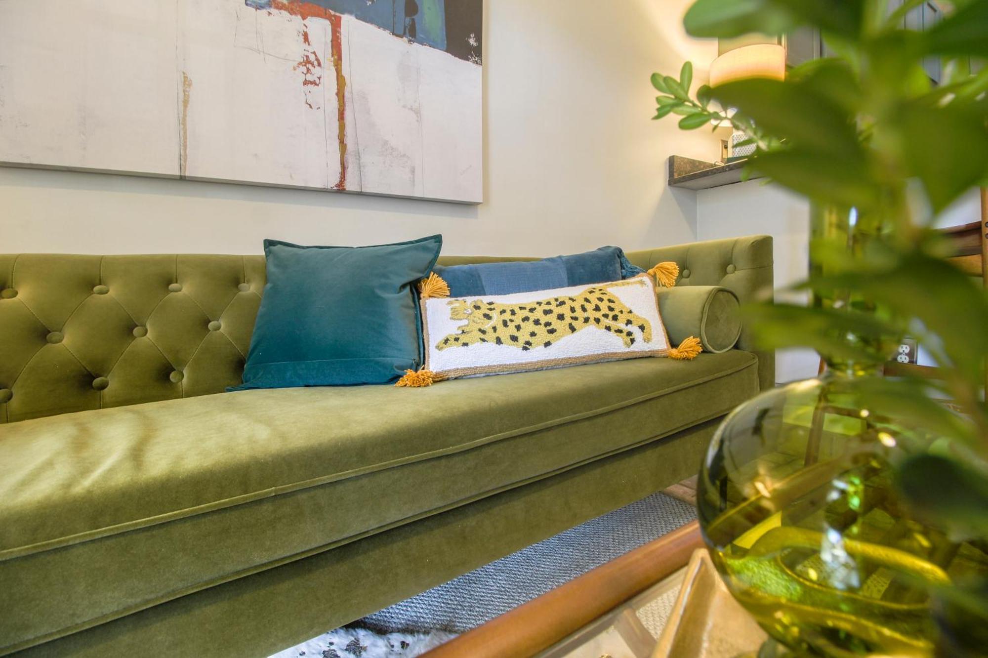 Apartment Private Patio Retreat In Charming Downtown *