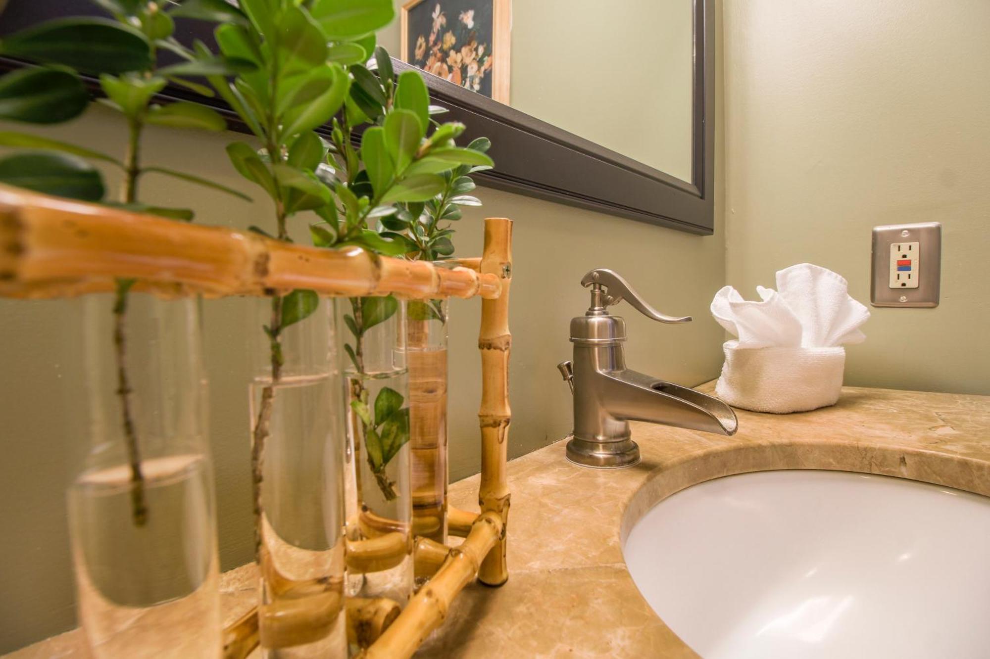 Private Patio Retreat In Charming Downtown *