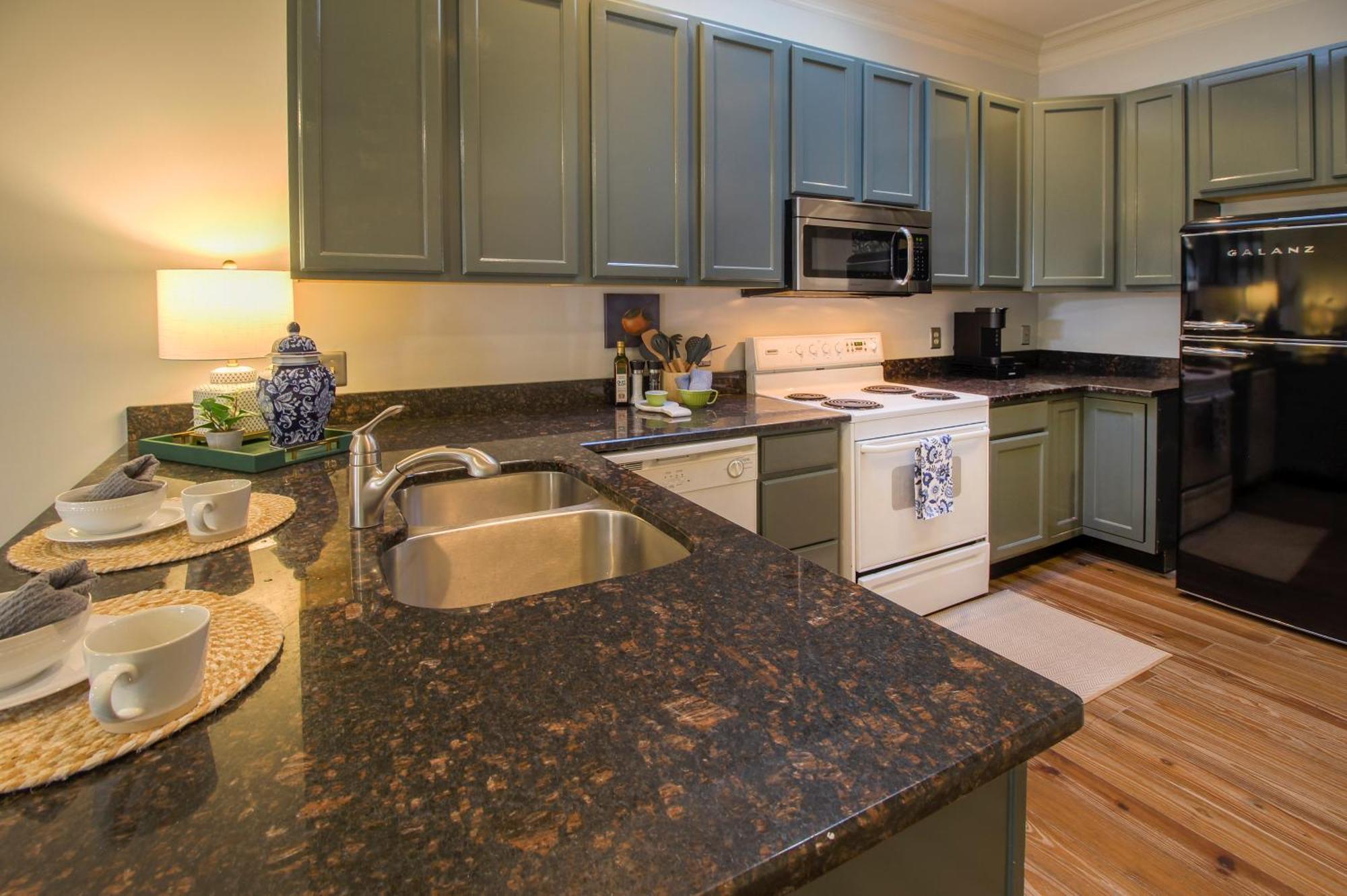 Private Patio Retreat In Charming Downtown Savannah
