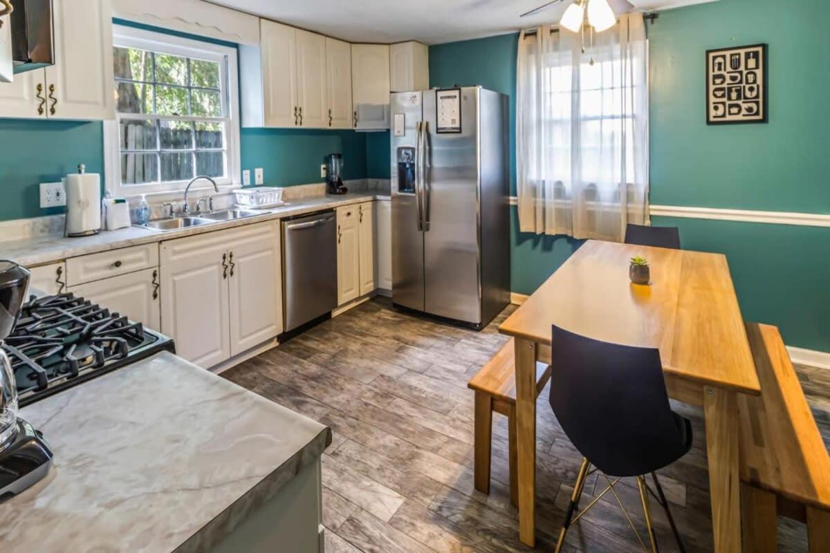 Family-friendly W Ping Pong- Relax & Play Retreat Savannah