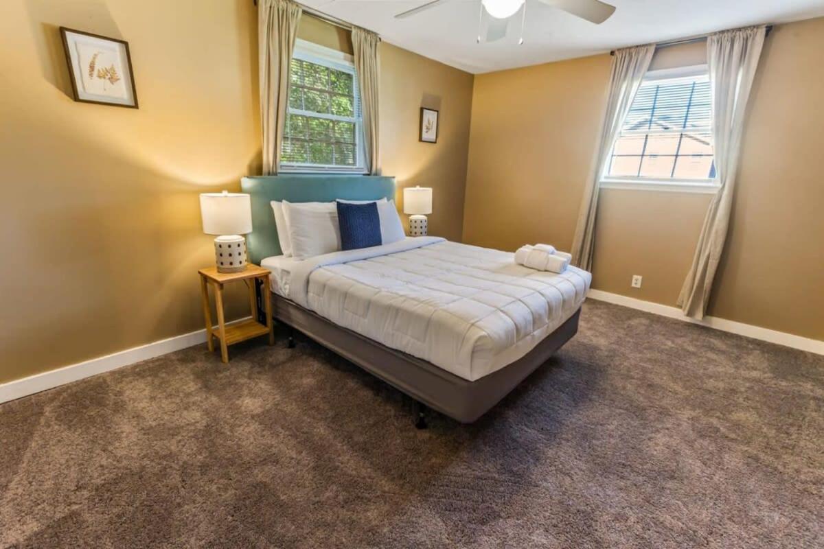 Family-friendly W Ping Pong- Relax & Play Retreat Savannah