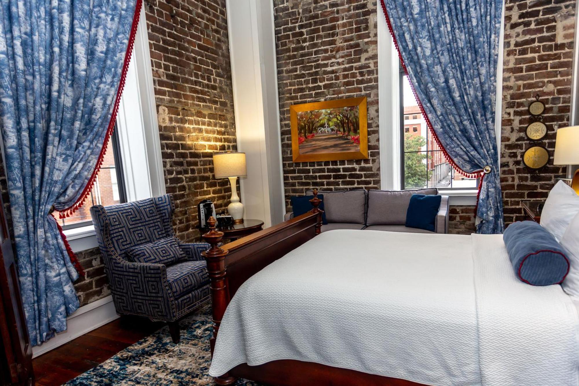 Hotel East Bay Inn, Historic Of Collection