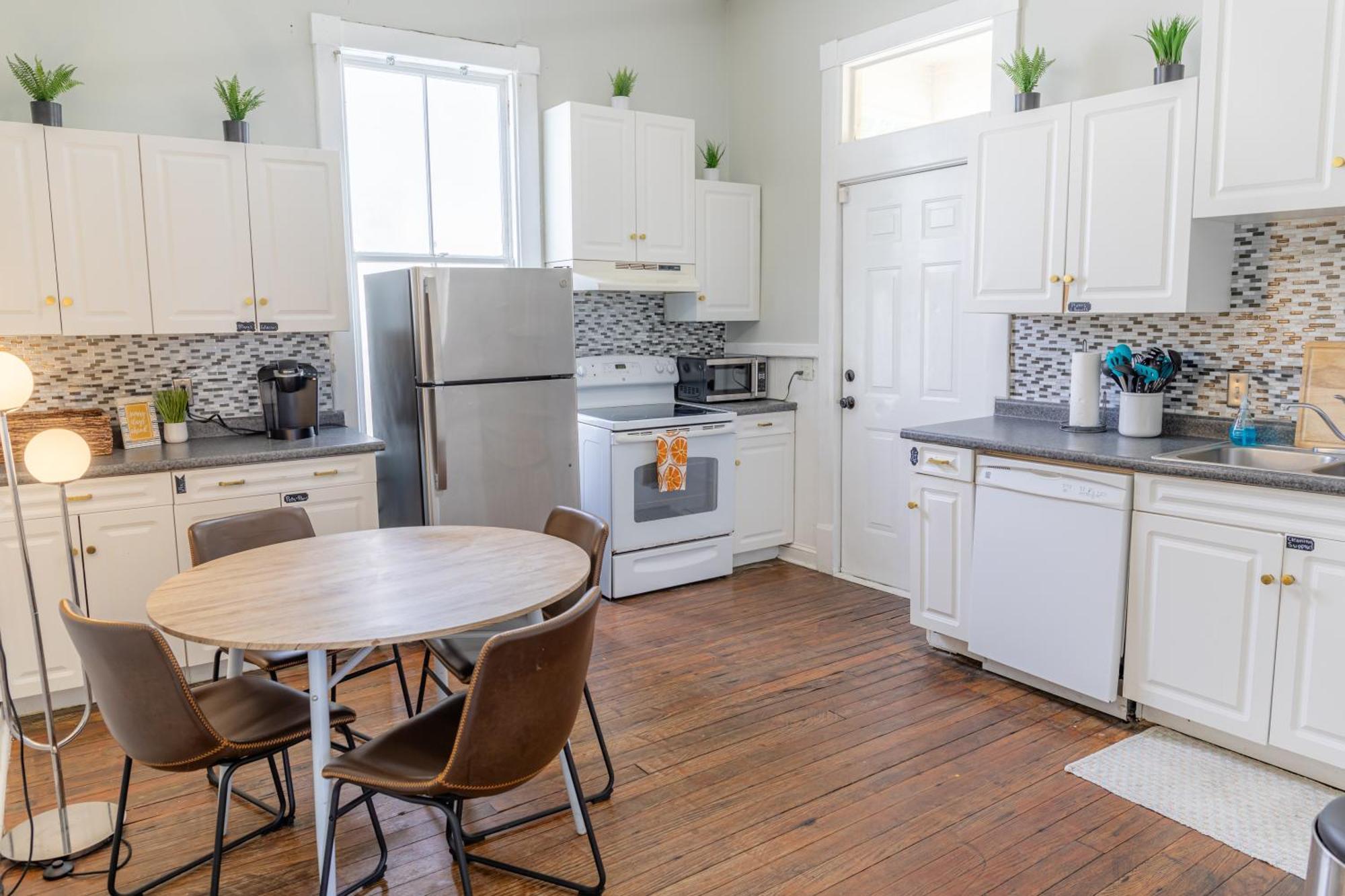 Charming In The Heart Of Apartment Savannah