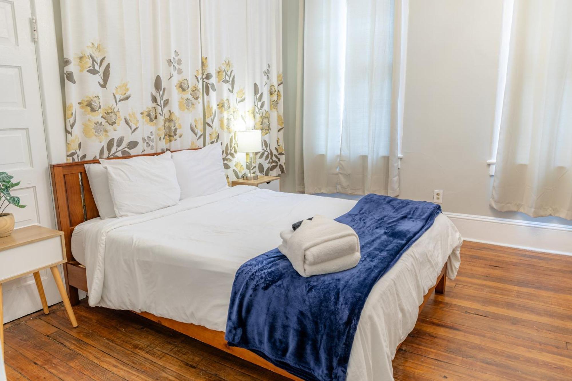 Charming In The Heart Of Apartment Savannah