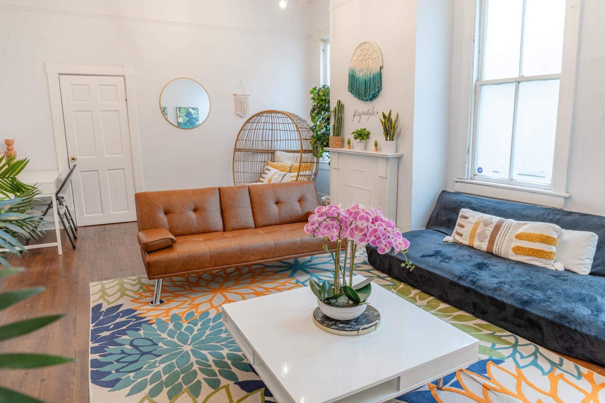 Charming In The Heart Of 2 Savannah