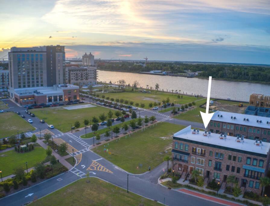 Waterside Retreat, Steps To River Street *