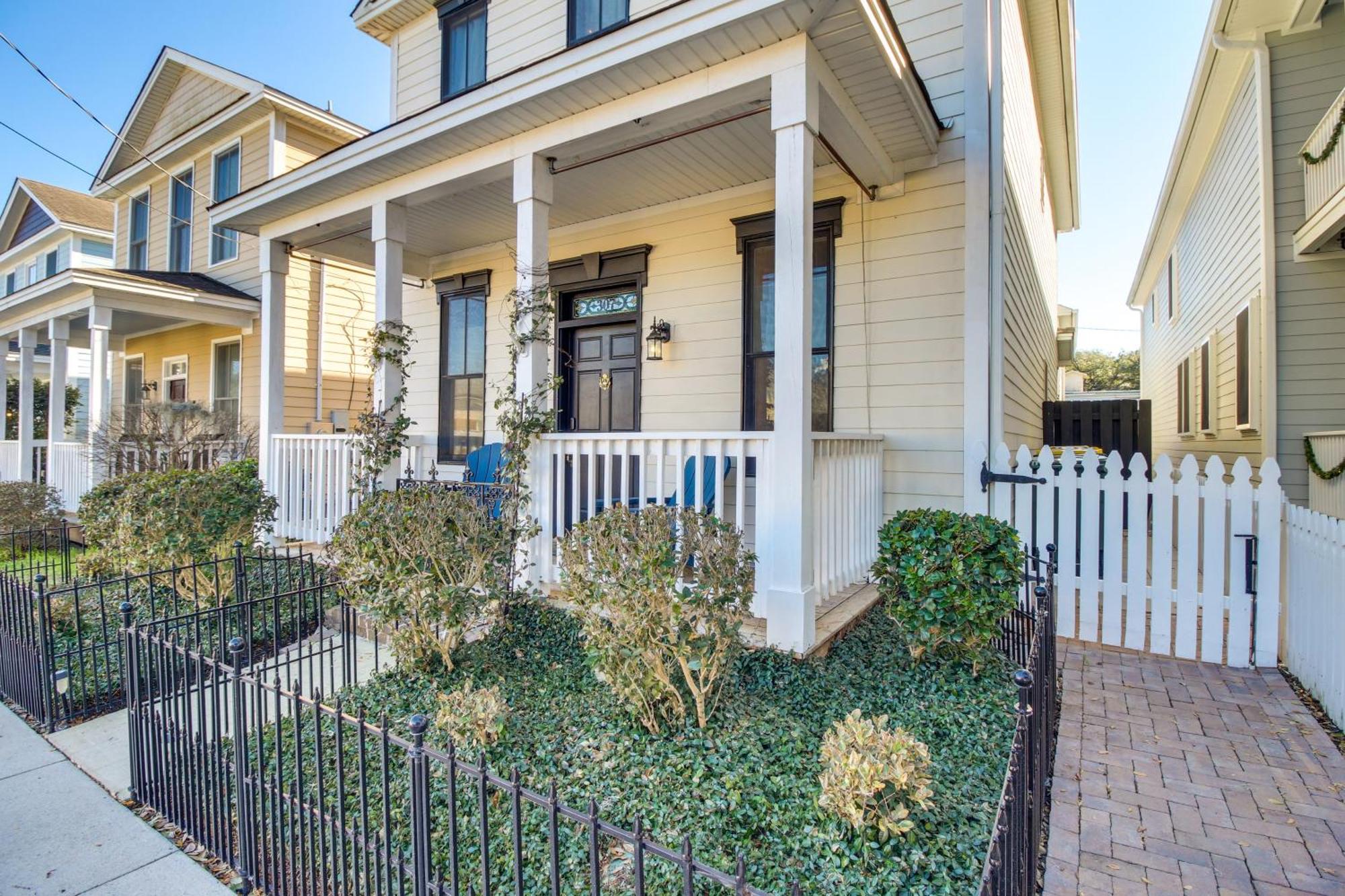 Holiday home Chic Thomas Square In Walkable Location!