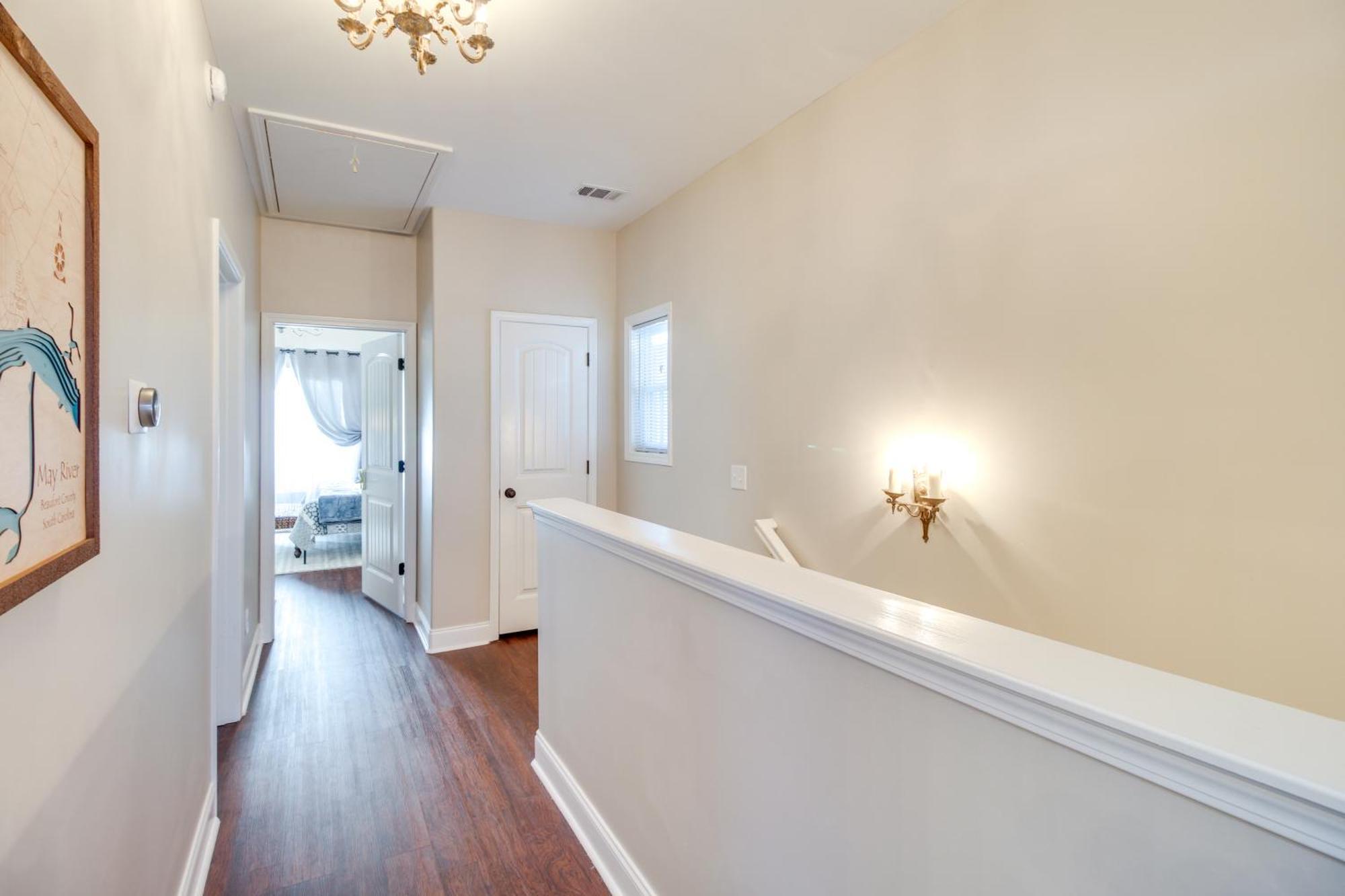 Chic Thomas Square In Walkable Location! *
