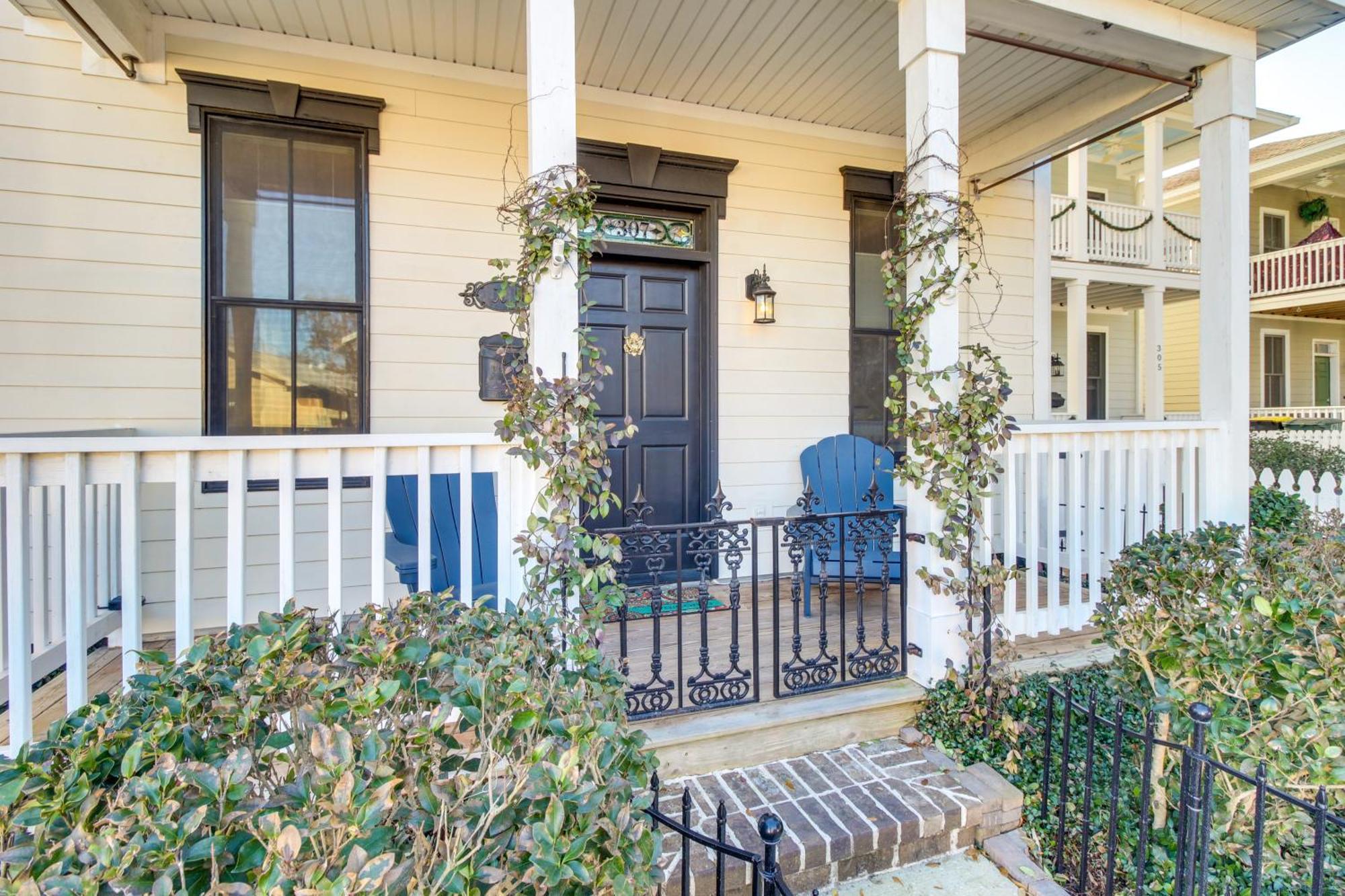 Holiday home Chic Thomas Square In Walkable Location!