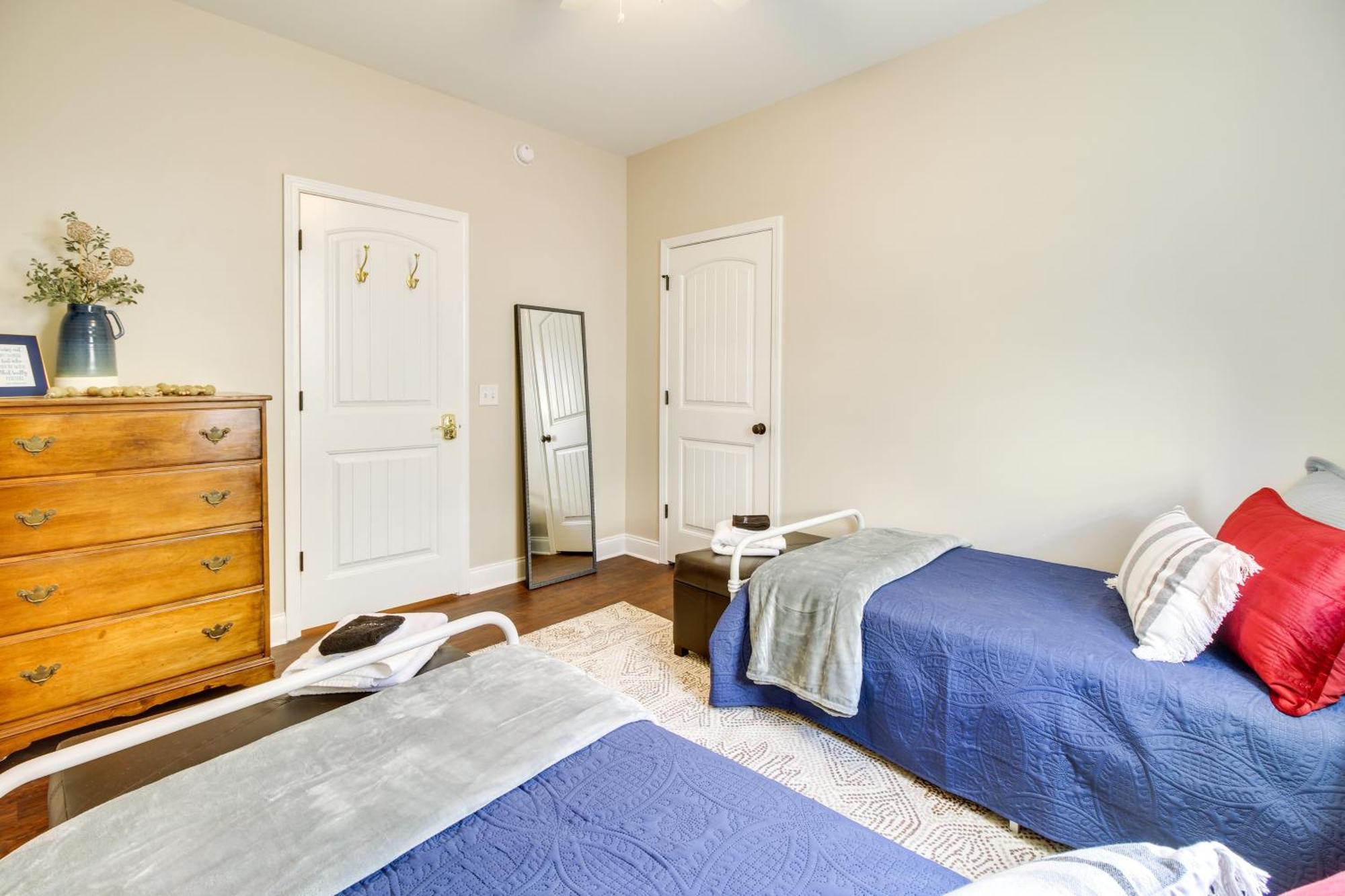 Chic Thomas Square In Walkable Location! Holiday home *