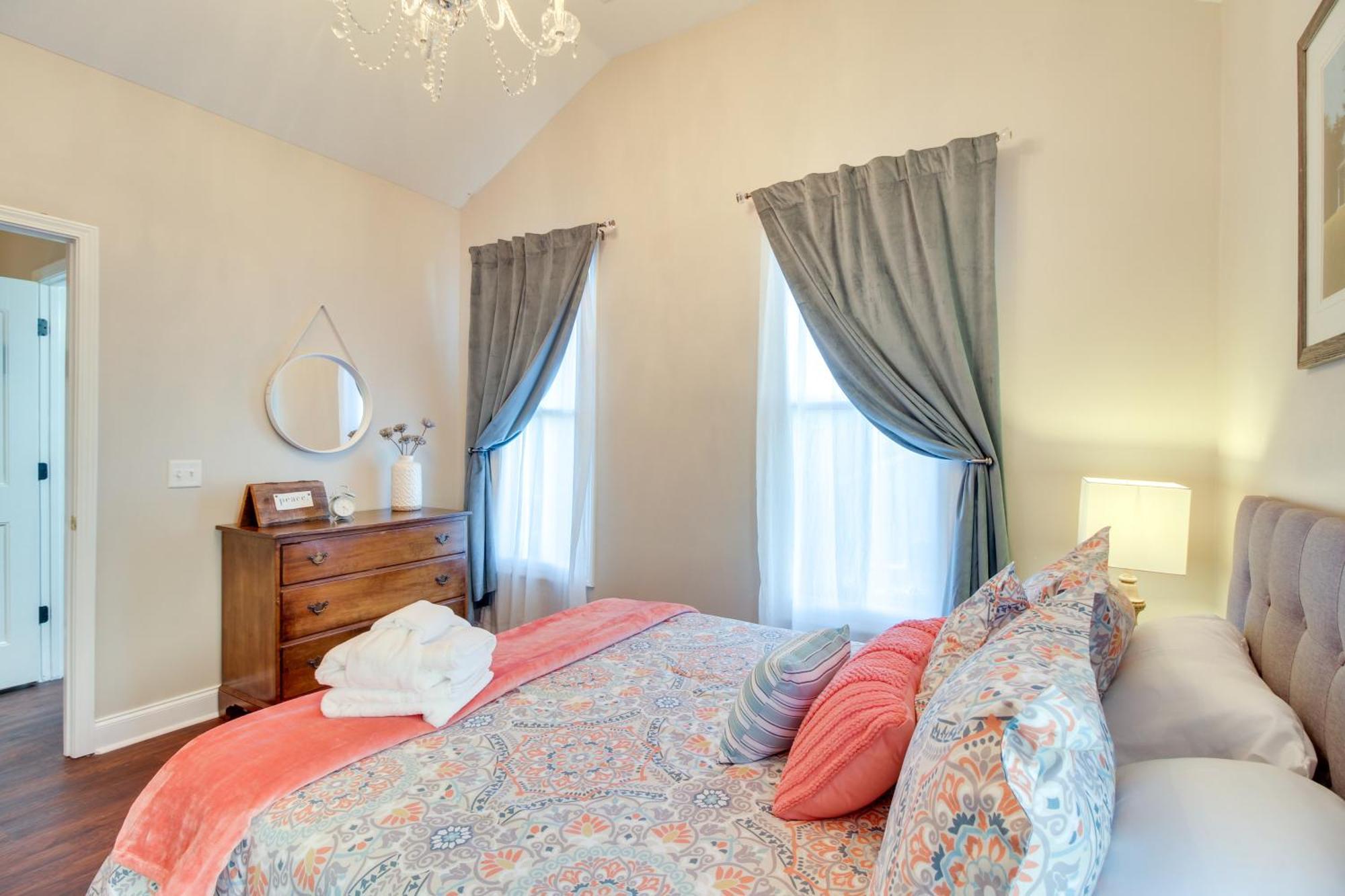Holiday home Chic Thomas Square In Walkable Location! Savannah