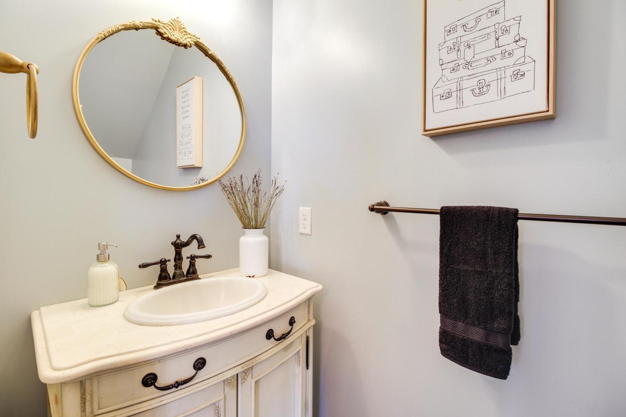 Chic Thomas Square In Walkable Location! Savannah