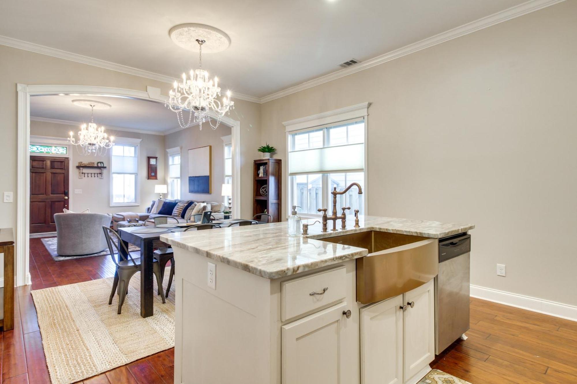 Chic Thomas Square In Walkable Location! Holiday home *