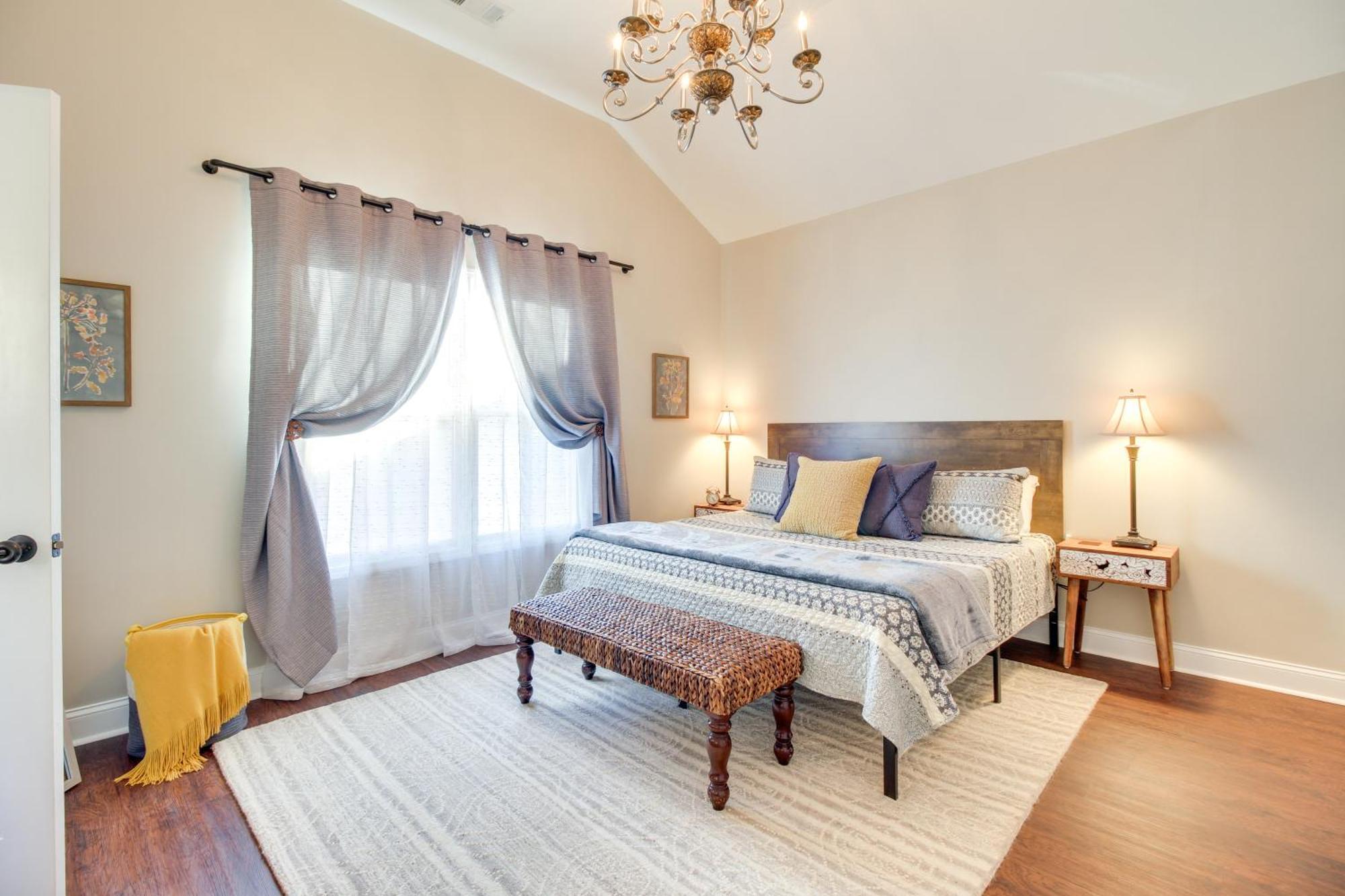 Holiday home Chic Thomas Square In Walkable Location! *