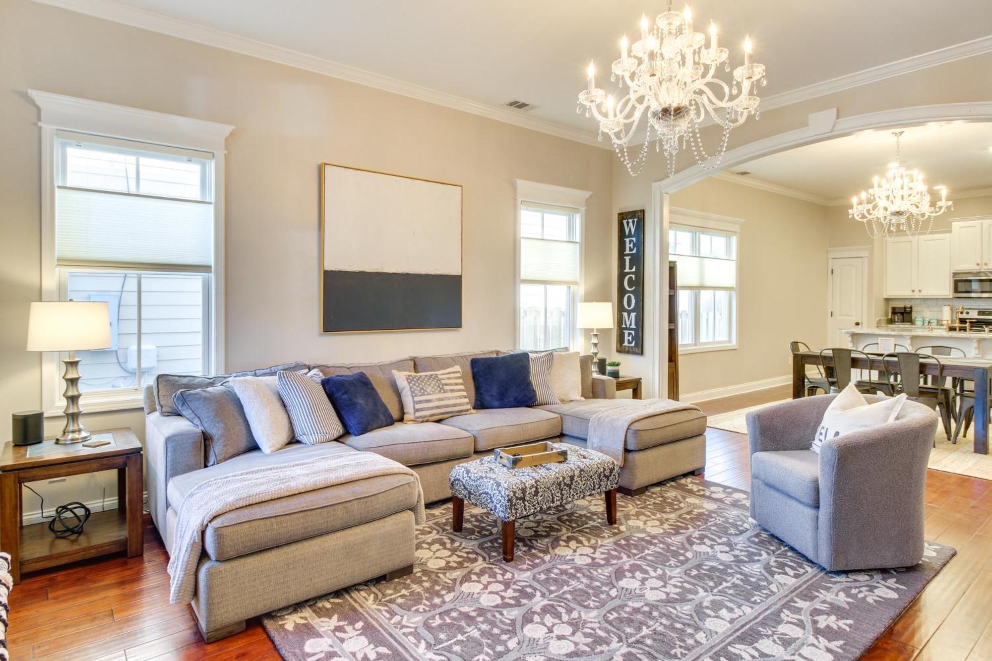 Holiday home Chic Thomas Square In Walkable Location!